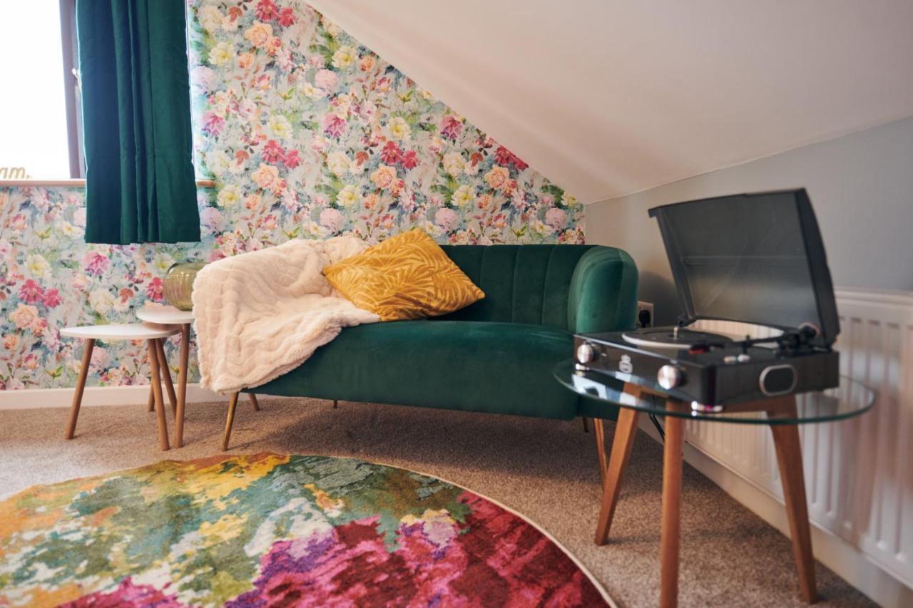 Maes Y Mel- A Couples, Pet Friendly, Rural Romantic Getaway With Countryside Views Gellywen Buitenkant foto